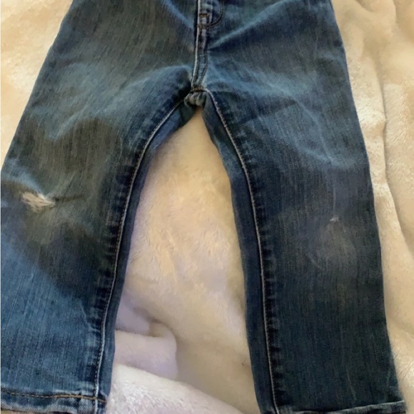 3T boys shirts, yellow hoodie is 2T, black shirt is 2T. To big for my son. - Picture 6 of 16